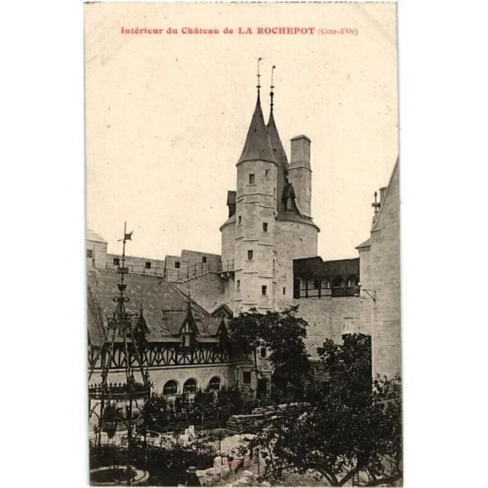 Intérieur du Château de LA ROCHEPOT- La Rochepot, France Postcard